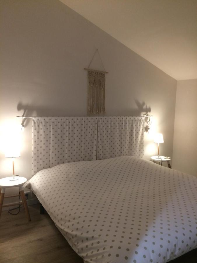 Le Petit Monty Gite Cote Jardin Saint-Malo-du-Bois Exterior foto